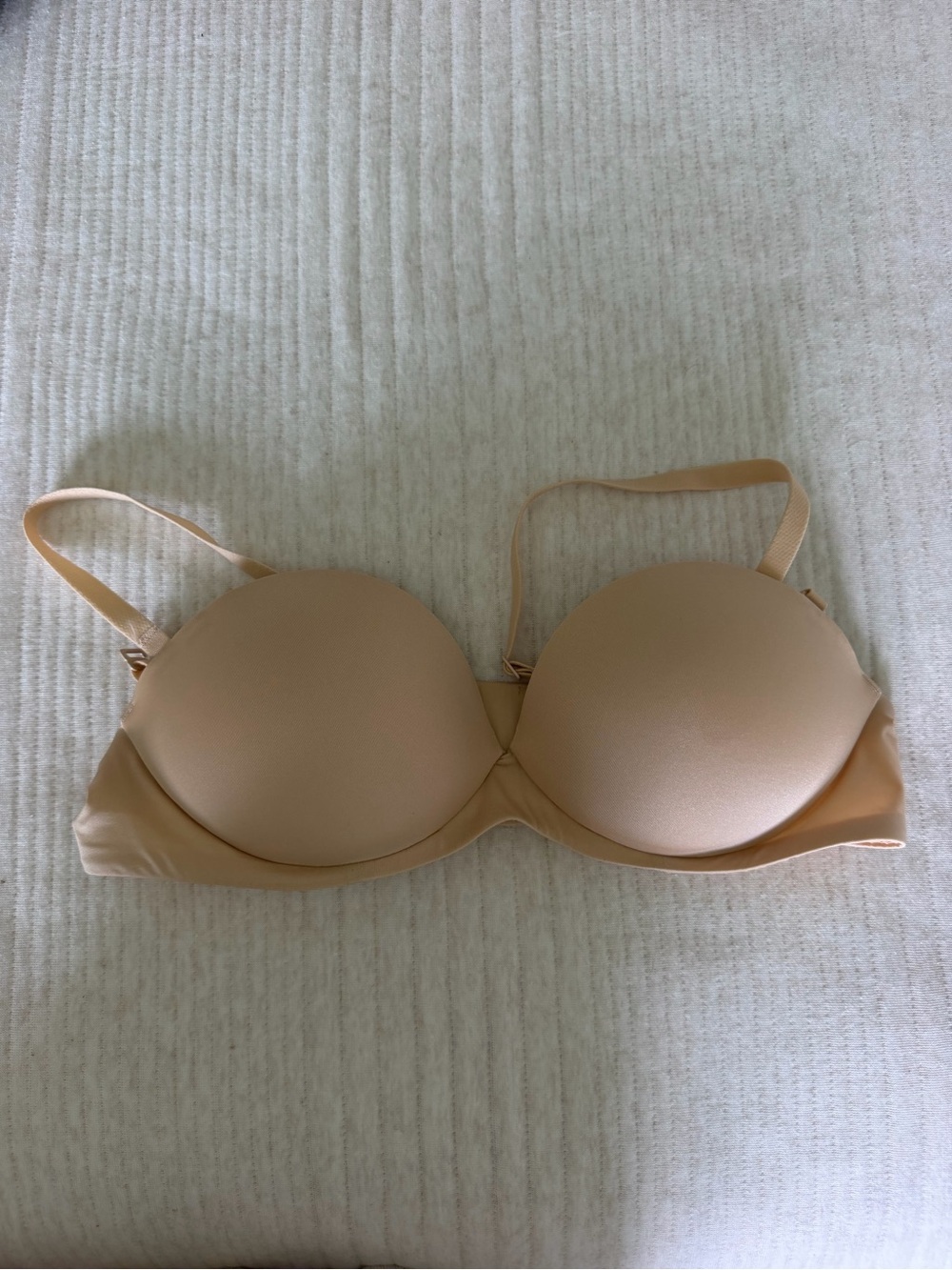 SKIMS Strapless Push-Up Bra in sand. 34a